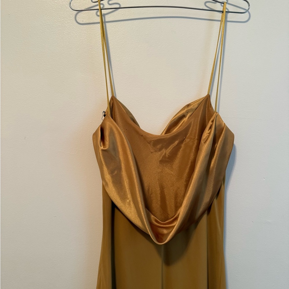 Elegant Gold Women's Dress - Picture 4 of 6